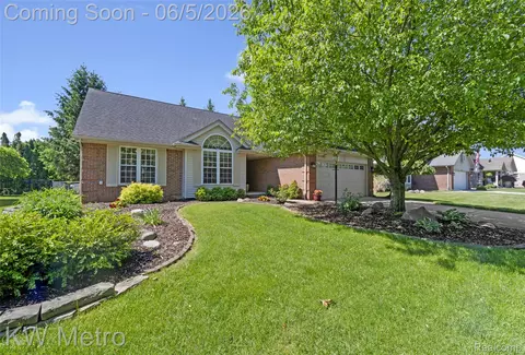 14584 Sundew Ln, Sterling Heights, MI 48312