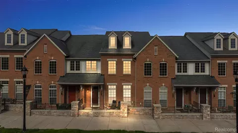 13 N N Squirrel Rd, Auburn Hills, MI 48326