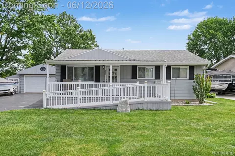 4083 Bristolwood Dr, Flint, MI 48507