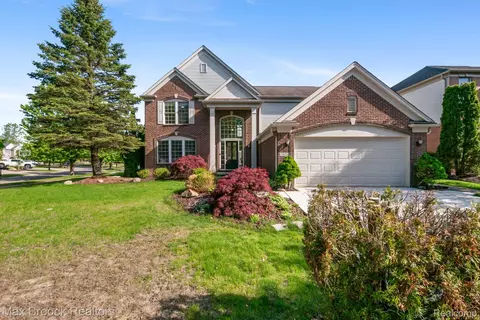 7657 Windgate Cir, West Bloomfield, MI 48323