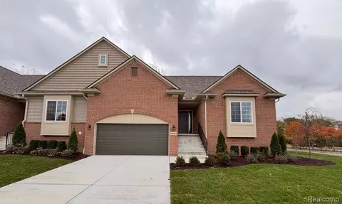 9042 Rhyan Rd, White Lake, MI 48386