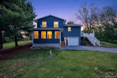 1215 N Oak Rd, Davison, MI 48423