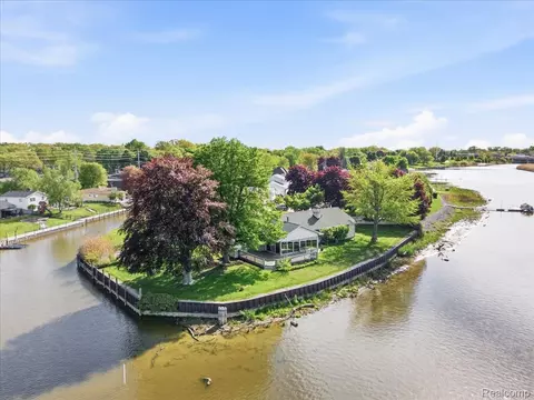 2857 Riverwood Ct, Port Huron, MI 48060