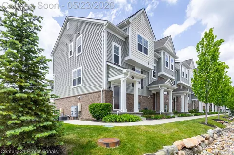 4918 Treeside Ln #27, Troy, MI 48098