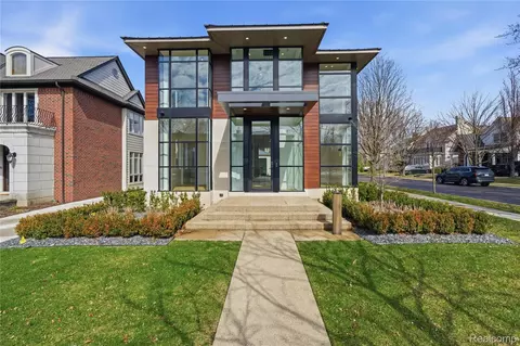 512 Wallace St, Birmingham, MI 48009