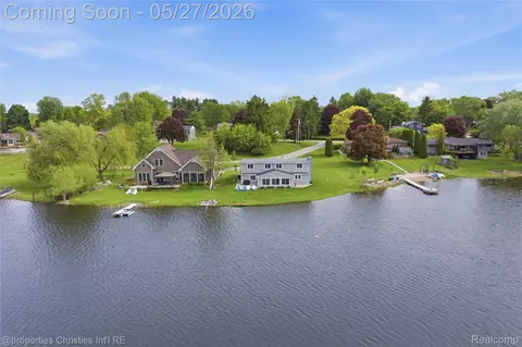 6672 Seth Ct, Independence, MI 48348