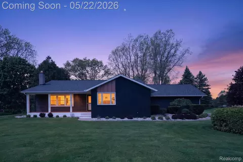 12192 Overlook Dr, Tyrone, MI 48430