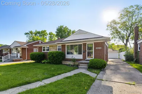 29218 Ursuline St, Saint Clair Shores, MI 48081