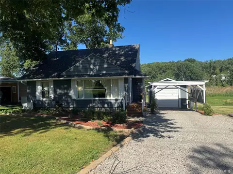 22827 Meridian Rd, Grosse Ile, MI 48138
