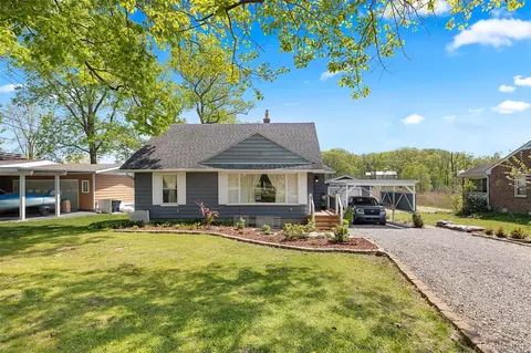 22827 Meridian Rd, Grosse Ile, MI 48138