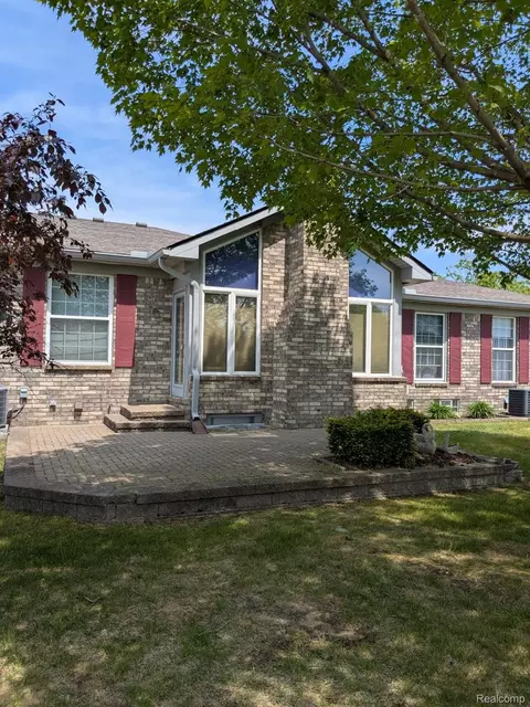 48659 Sundance Ct #159, Shelby Township, MI 48315