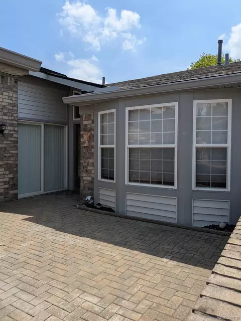 48659 Sundance Ct #159, Shelby Township, MI 48315