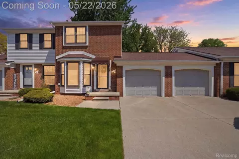 28091 Maple Forest Blvd W, Harrison, MI 48045