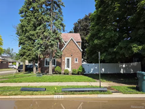 1332 Fort Park Blvd, Lincoln Park, MI 48146