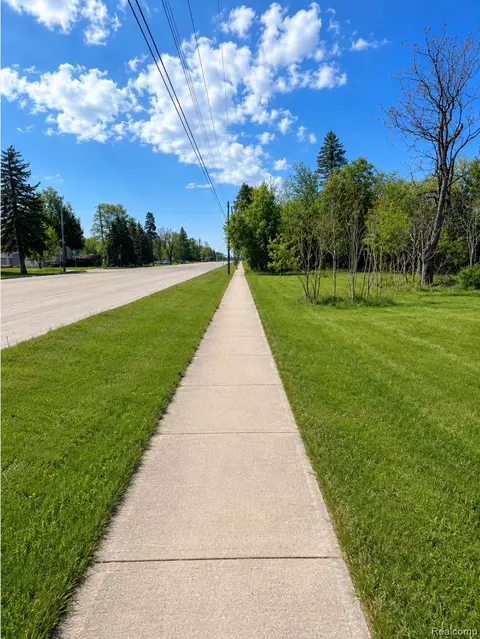 1423 N Belsay Rd, Burton, MI 48509