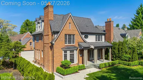 555 Baldwin Ct, Birmingham, MI 48009