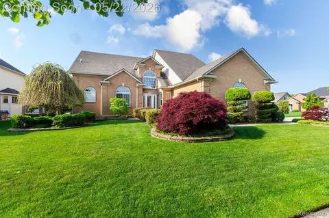 18610 Turnberry Dr, Macomb, MI 48044