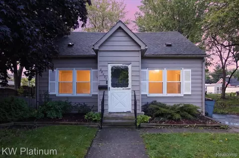 22436 Doremus St, Saint Clair Shores, MI 48080