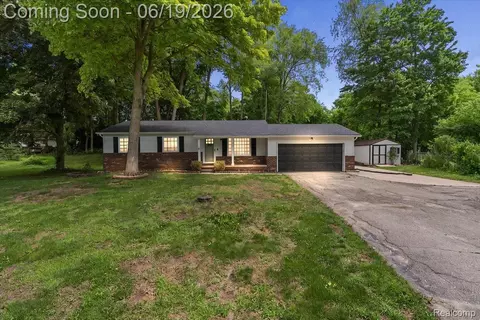 11387 Mart Rd, Green Oak, MI 48189