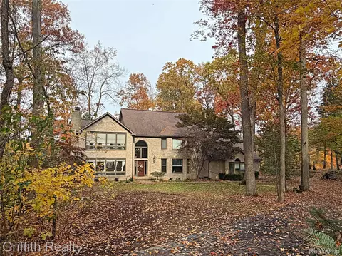 2018 Pine Hollow Trl, Brighton, MI 48114