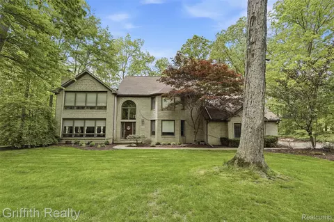 2018 Pine Hollow Trl, Brighton, MI 48114