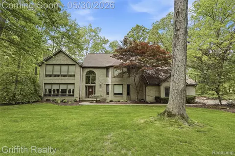2018 Pine Hollow Trl, Brighton, MI 48114