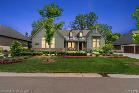 162 Timber Trace Ln, Bloomfield Hills, MI 48302