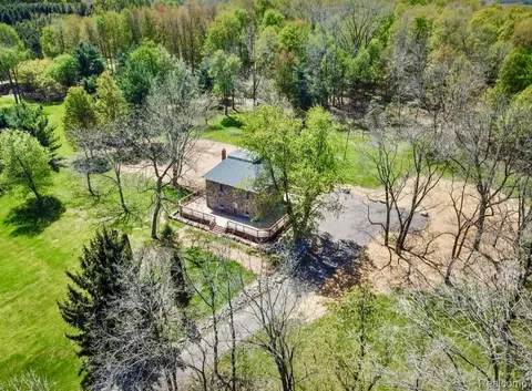 5660 Mill St, Peck, MI 48466