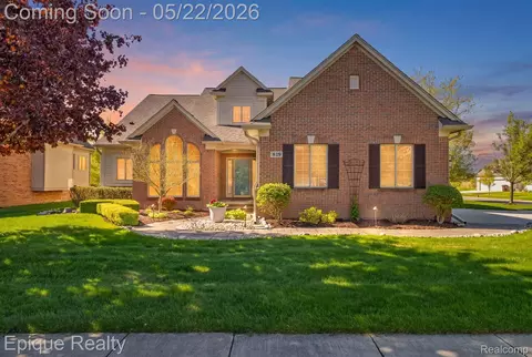 819 Pine Ridge Ave, Oxford, MI 48371
