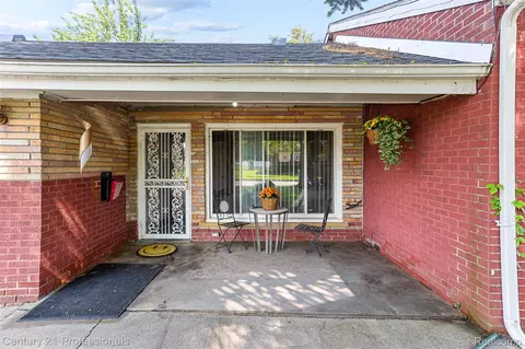 3231 Spruce St, Inkster, MI 48141