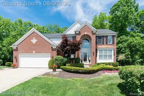 1735 Bedlington Ct, Rochester Hills, MI 48307
