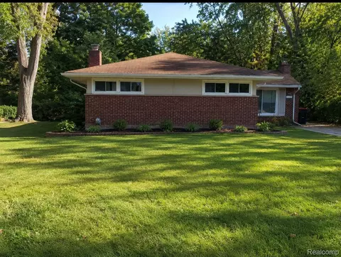 29358 Westbrook Pkwy, Southfield, MI 48076