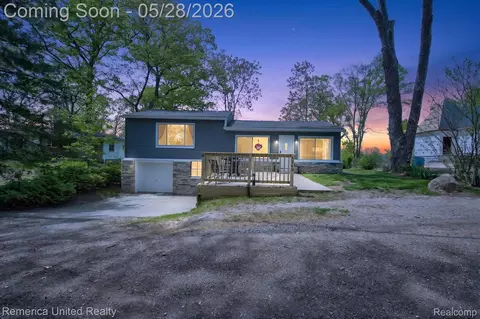 3980 Ben Hur Dr, Brighton, MI 48114