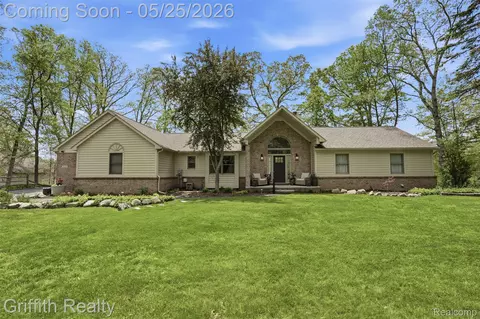 10232 Spencer Rd, Brighton, MI 48114