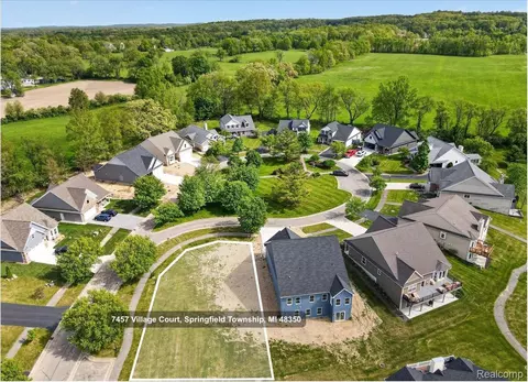 7457 Village Ct, Springfield, MI 48350