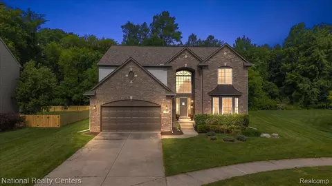 9780 David Ln, White Lake, MI 48386