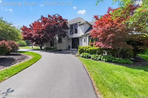 4296 Barcroft Way, West Bloomfield, MI 48323
