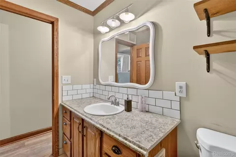 Bath - 6235 Flushing Rd, Mount Morris, MI 48433 photo 5 of 7
