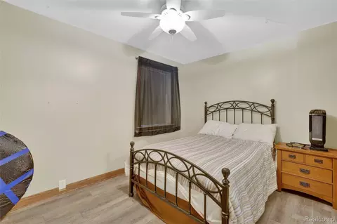 Bedroom - 6235 Flushing Rd, Mount Morris, MI 48433 photo 6 of 11