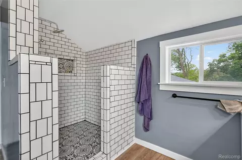 Bath - 6235 Flushing Rd, Mount Morris, MI 48433 photo 2 of 7