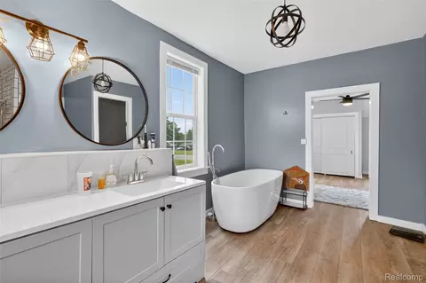 Bath - 6235 Flushing Rd, Mount Morris, MI 48433 photo 3 of 7
