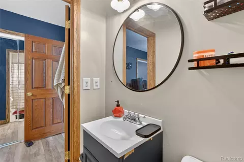 Bath - 6235 Flushing Rd, Mount Morris, MI 48433 photo 7 of 7