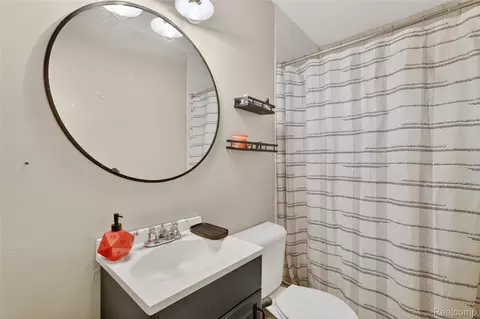 Bath - 6235 Flushing Rd, Mount Morris, MI 48433 photo 6 of 7