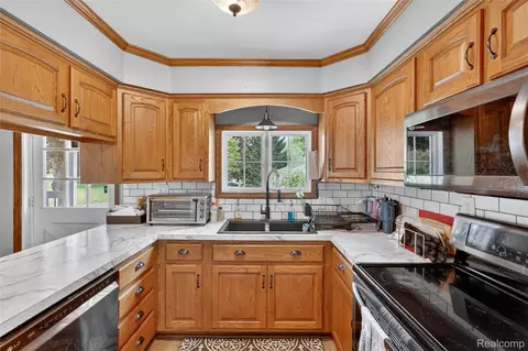 Kitchen - 6235 Flushing Rd, Mount Morris, MI 48433 photo 4 of 4
