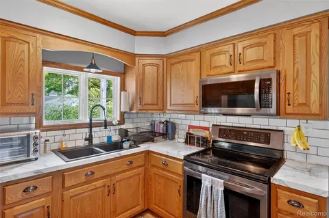 Kitchen - 6235 Flushing Rd, Mount Morris, MI 48433 photo 2 of 4