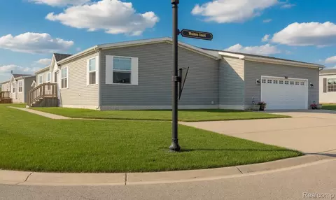 11166 Walden Ct, Green Oak, MI 48178