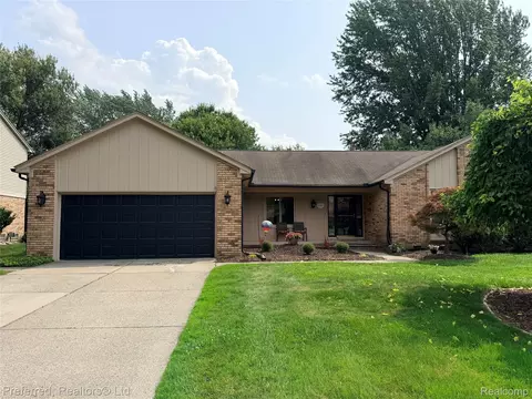 21225 Parklane St, Farmington Hills, MI 48335