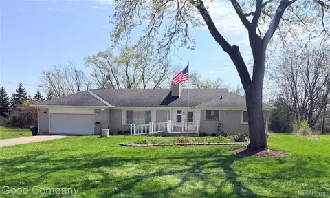 25400 Springbrook Dr, Farmington Hills, MI 48336