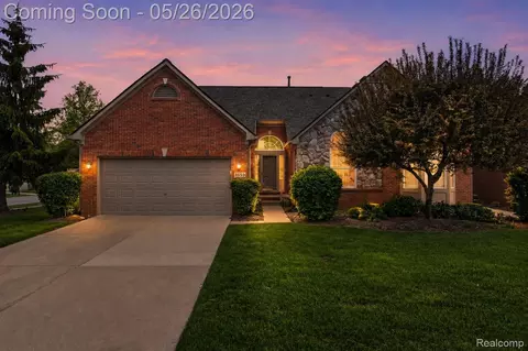 3550 Lexington Dr, Auburn Hills, MI 48326
