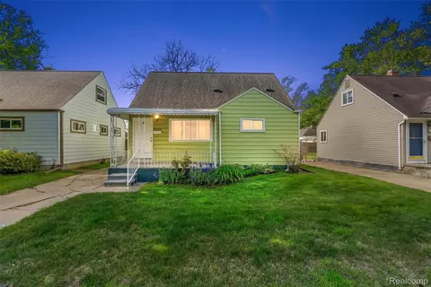 898 E Barrett Ave, Madison Heights, MI 48071